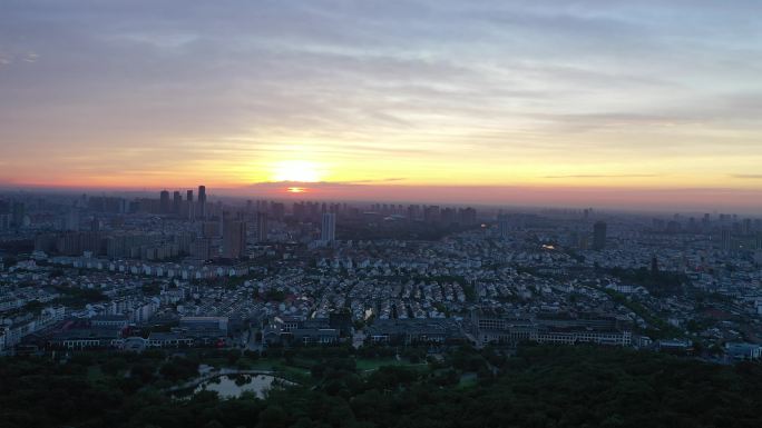 唯美大气鸟瞰城市日出