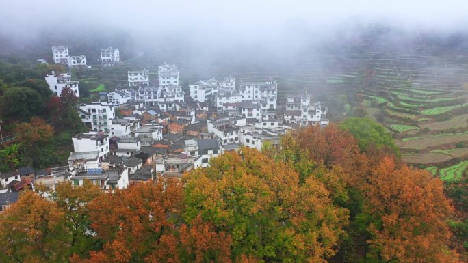 4K 阴雨天航拍江岭风光 烟雨江岭