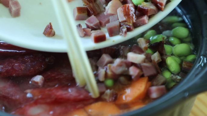 煲仔饭 煮饭 腊肉饭