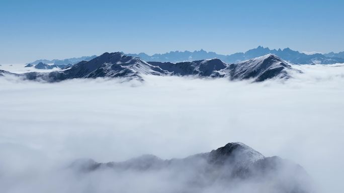 四川夹金山雪山云海航拍风景