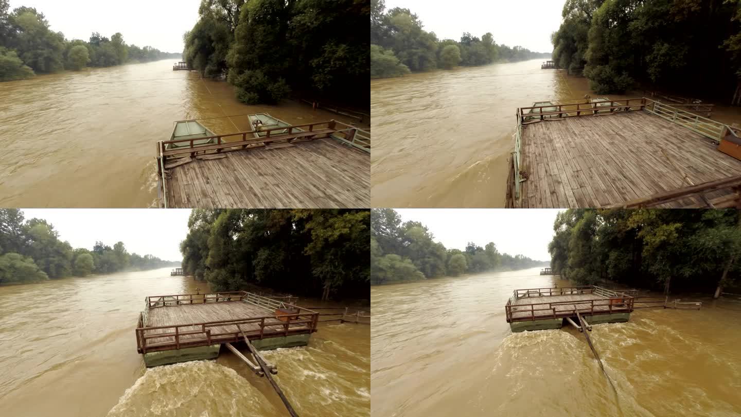 洪水泛滥的河流上的空中木筏