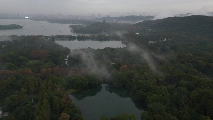 浙江杭州西湖 浴鹄湾全景雨后晨雾空镜航拍