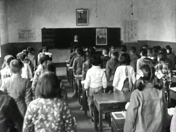 50年代小学课堂做操