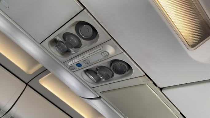 4K60fps实拍飞机机舱内客机照明灯