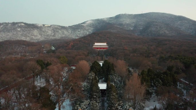 航拍冬季雪后的南京明孝陵