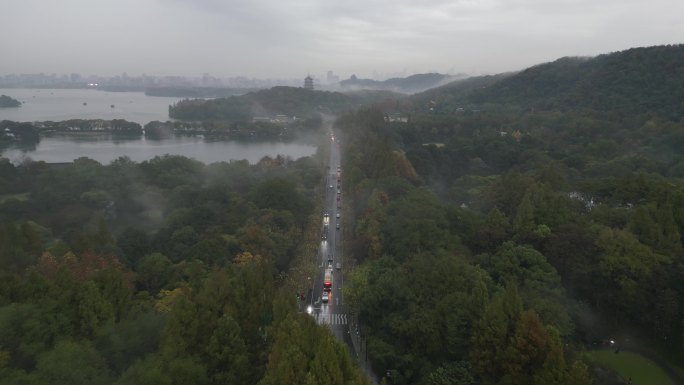 浙江杭州西湖浴鹄湾全景雨后晨雾空镜航拍