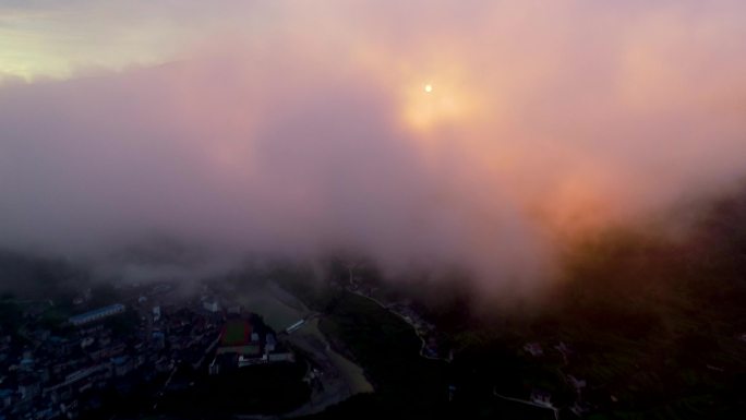 4K航拍清晨云雾缭绕大山日出风景2