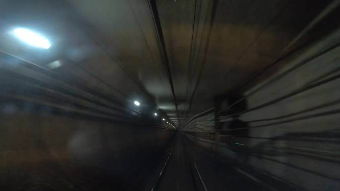 实拍地铁驶入驶出隧道视频素材