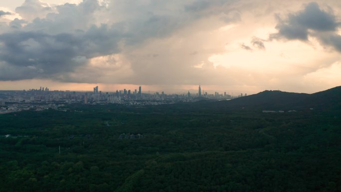 南京紫金山上空航拍市中心