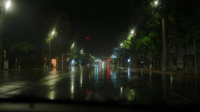 夜晚城市街头