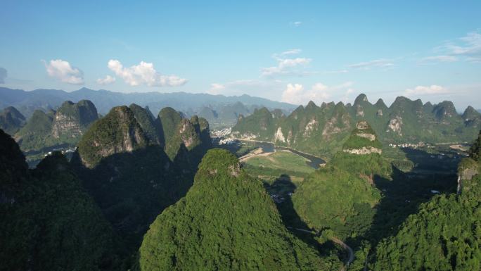 桂林山水阳朔兴坪漓江景区画山云舍相公山