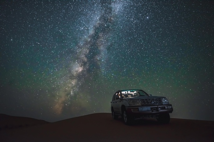 沙漠越野车星空银河