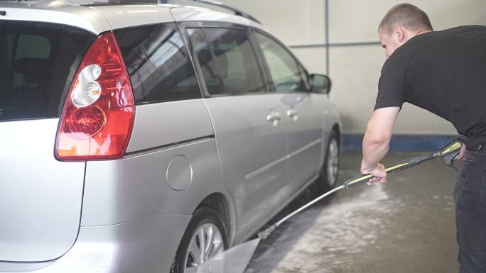 专注男性专业洗车冲洗打沫擦拭