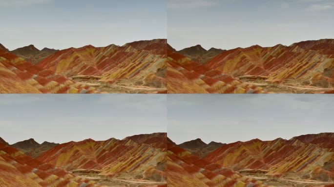 中国甘肃张掖丹霞国家地质公园移动云的延时电影。彩虹山的多彩景观