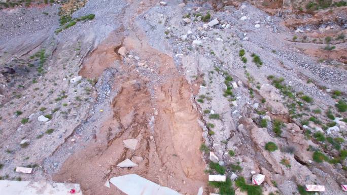 山体滑坡 落石 自然灾害 地震 道路阻塞