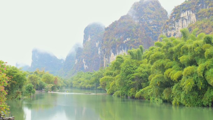 广西桂林山水遇龙河