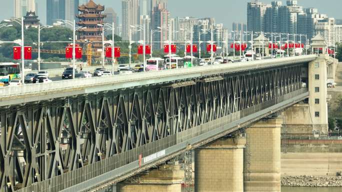 4K航拍武汉长江大桥国庆素材桥梁国旗