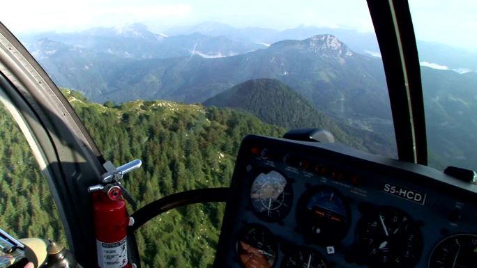 HD：直升机视图直升飞机视角飞跃崇山峻岭