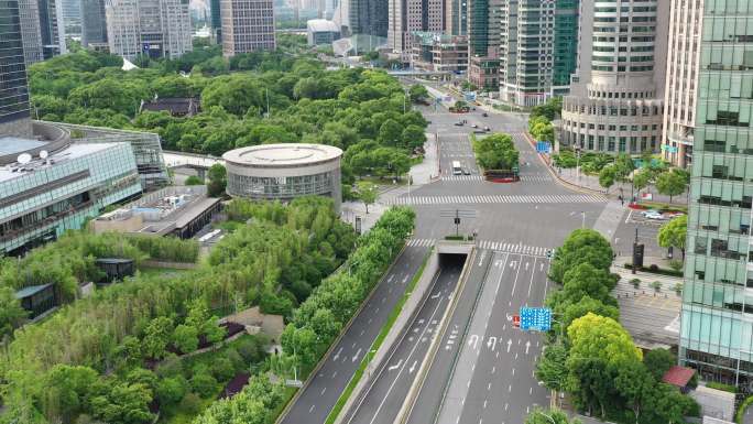 4K原素材-航拍车辆稀少的上海陆家嘴环路