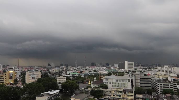 曼谷金山寺暴风雨前