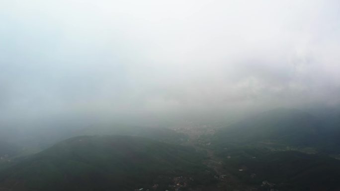 航拍清晨山区山村