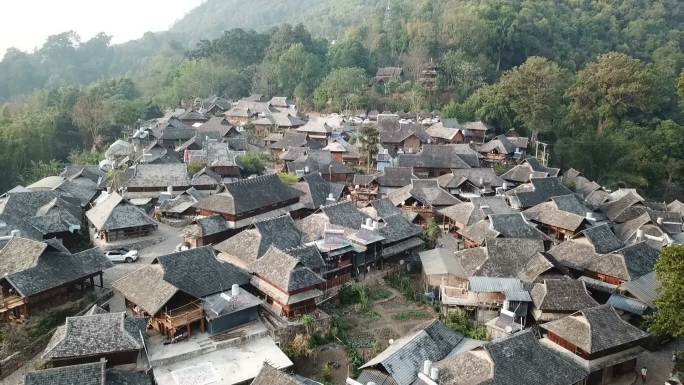 云南省中国少数民族传统历史村落鸟瞰图。