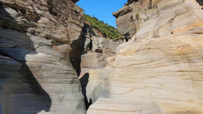 Tasyaran山谷和峡谷，山谷鸟瞰图，峡谷鸟瞰图，流经山谷的水，美丽有趣的山谷或峡谷，土耳其的象征