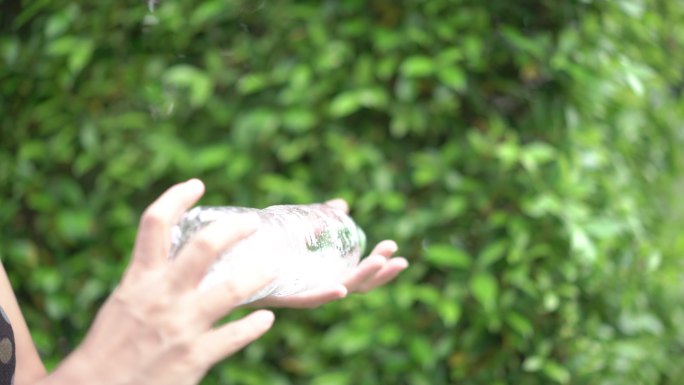 女式手压塑料瓶压缩矿泉水瓶塑料垃圾环保分