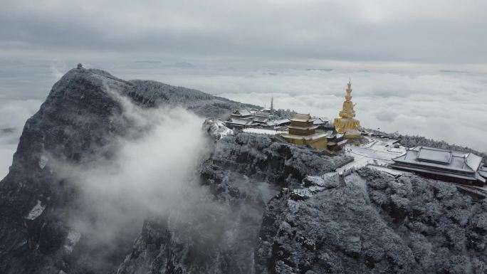 四川佛教名山峨眉山金顶大佛航拍，云海雪景