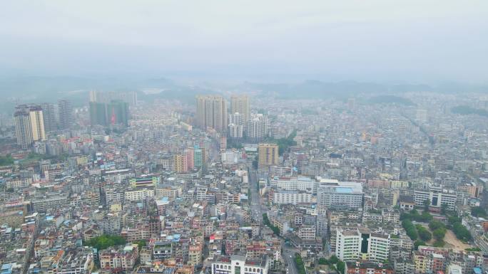 雾霾天气下的容县城区