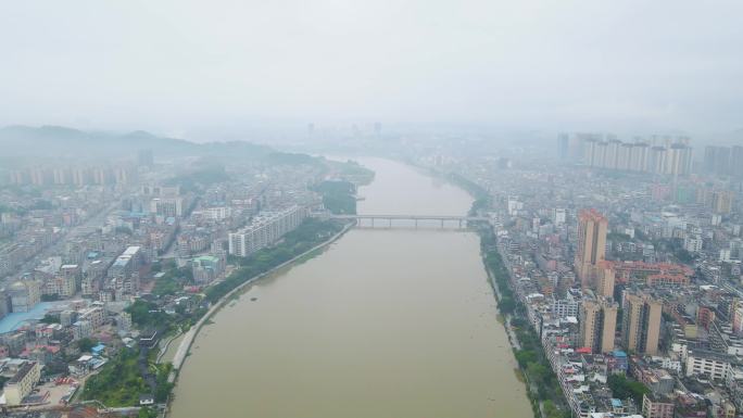 雾霾天气下的绣江一河两岸