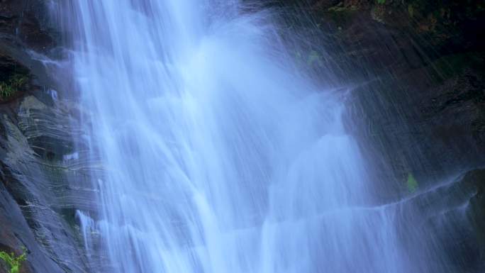 航拍中国山川、深山峡谷瀑布溪流泉水水酒水