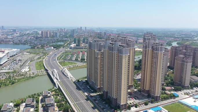 鸟瞰城市航拍日景