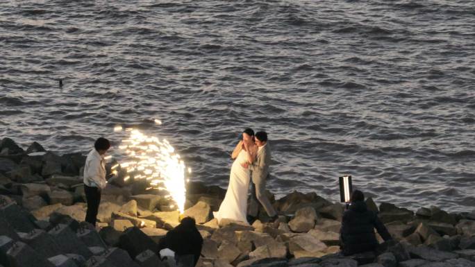 4K原素材-航拍长江堤岸、婚纱、烟花