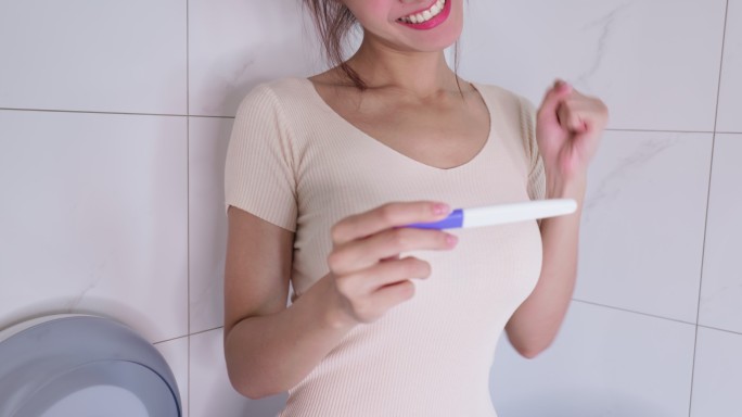 妊娠试验妇女受孕当妈妈激动