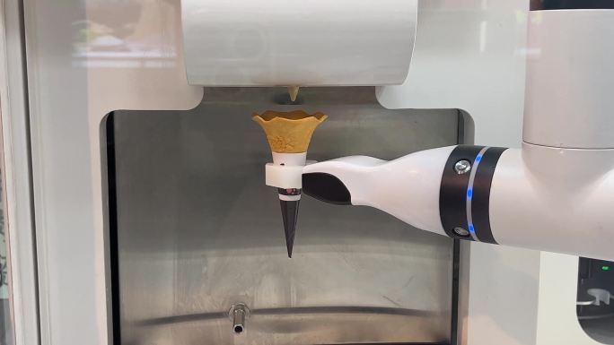 机器人制作甜筒冰激凌美食机器人甜品