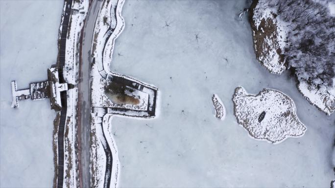 冰湖下雪高山风光航拍视频