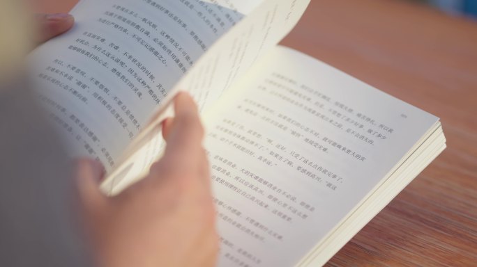 【正版素材】室外学习看书