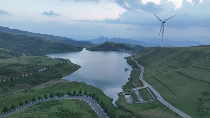 【4k】实景航拍山区公路 风车湖泊自然