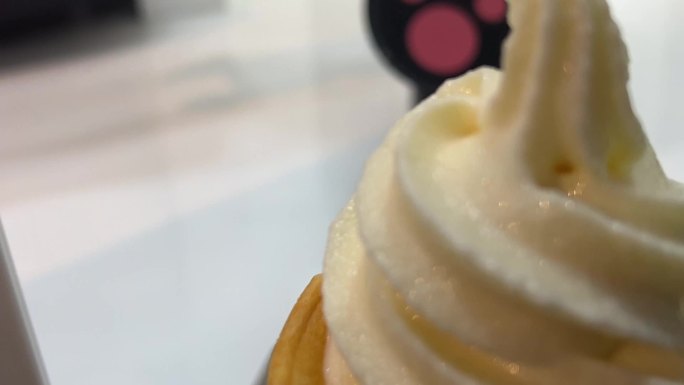 机器人制作甜筒冰激凌美食机器人甜品