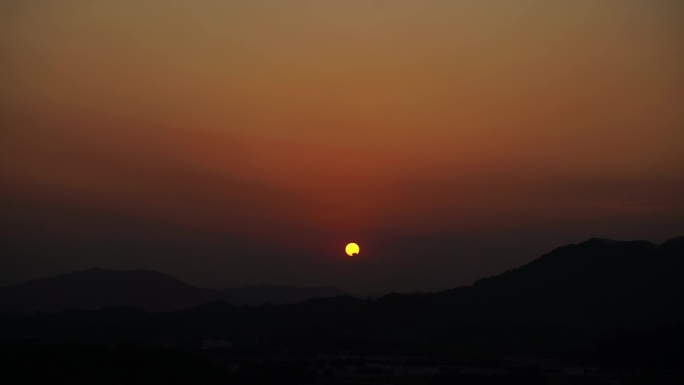 山上日出延时山脉山峰风景早上太阳升起