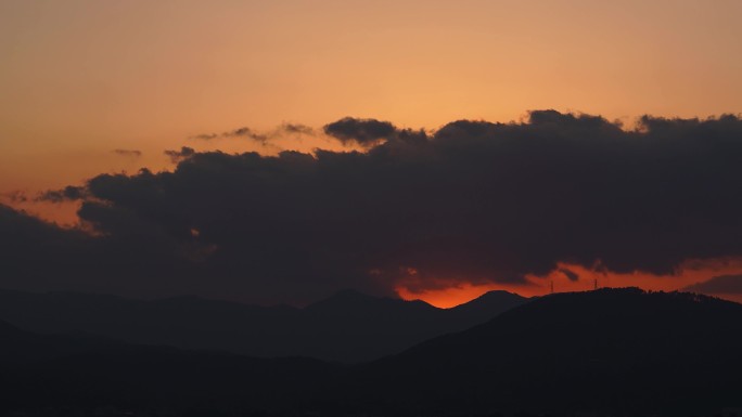 日落延时黄昏夕阳黄色天空傍晚乌云太阳下山