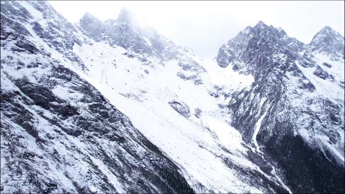 毕棚沟冬季雪山无人机航拍