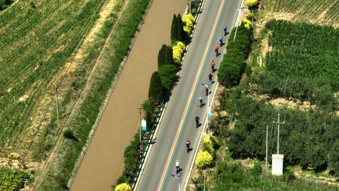 自行公路赛车-航拍-田野-专业自行车队