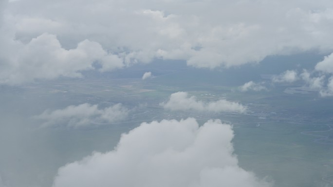 飞机上窗口视觉万里高空天空云海颠簸