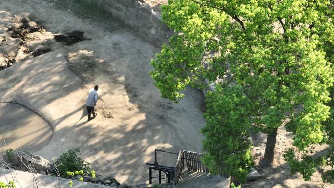 4K原素材-上海野生动物园、饲养员清扫