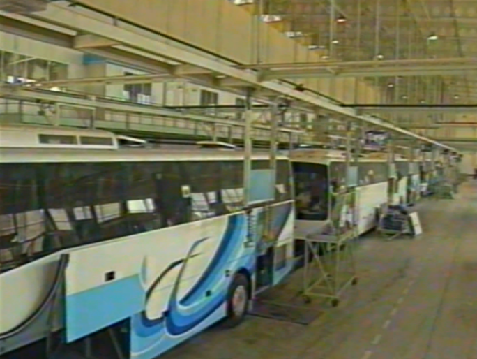 九十年代乡镇企业亚星客车 生产车间