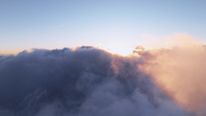 5K-航拍清晨金色阳光穿透云层