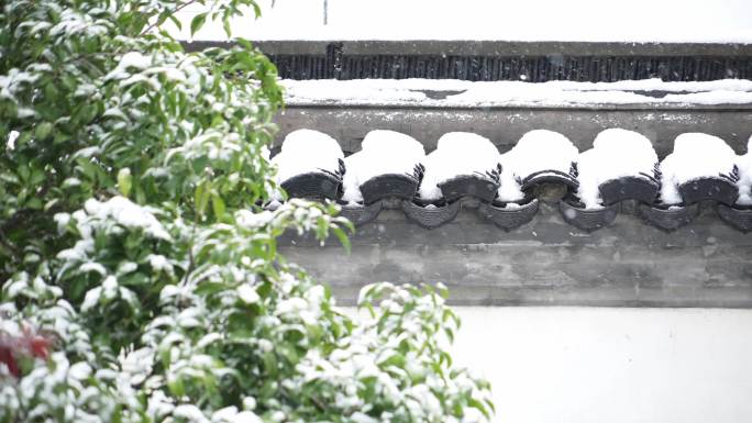 冬天下雪江南园林建筑屋檐升格慢动作