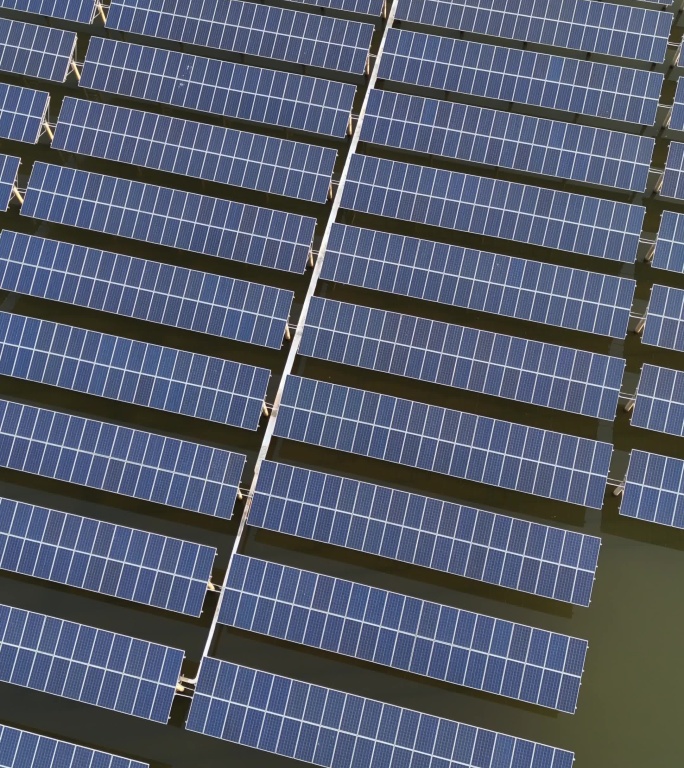 水中太阳能电池板俯视图